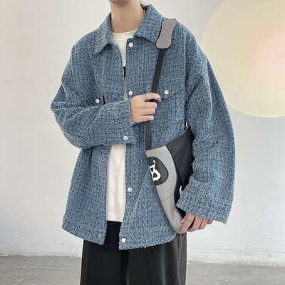 Vékony tavaszi-őszi kabát gombokkal férfiaknak