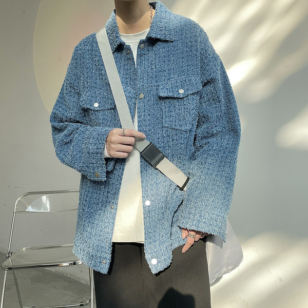 Vékony tavaszi-őszi kabát gombokkal férfiaknak