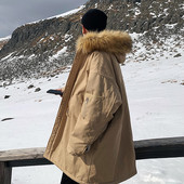 Széles modell férfi kabát kapucnival és eco pehellyel