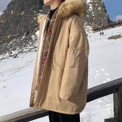 Széles modell férfi kabát kapucnival és eco pehellyel