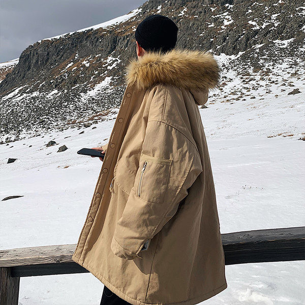 Széles modell férfi kabát kapucnival és eco pehellyel