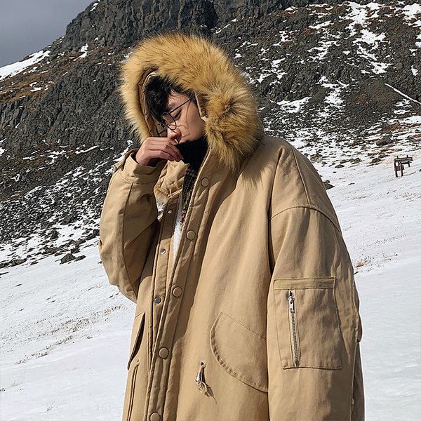 Széles modell férfi kabát kapucnival és eco pehellyel