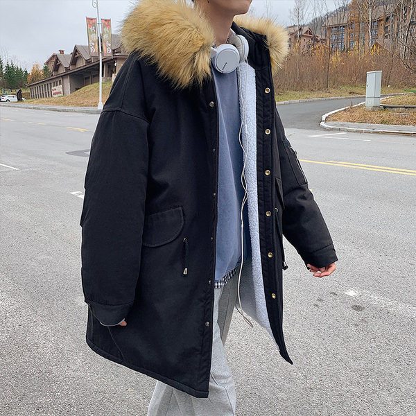 Széles modell férfi kabát kapucnival és eco pehellyel