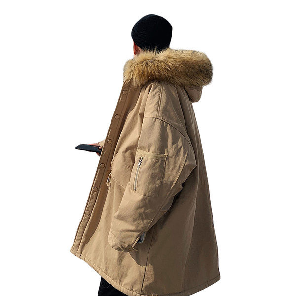 Széles modell férfi kabát kapucnival és eco pehellyel