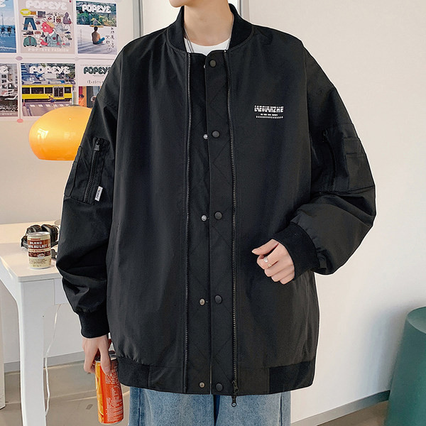 Meeste kevadjope valge ja musta kirjaga