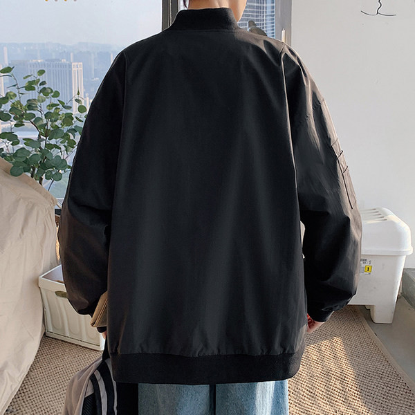 Meeste kevadjope valge ja musta kirjaga