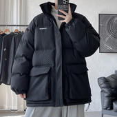 Téli férfi kabát magas gallérral és nagy zsebekkel