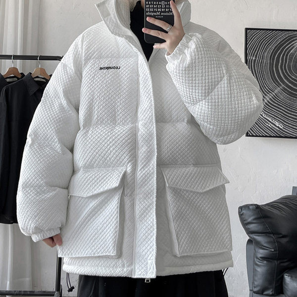 Téli férfi kabát magas gallérral és nagy zsebekkel