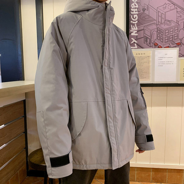 Modern, széles férfi kabát kapucnival