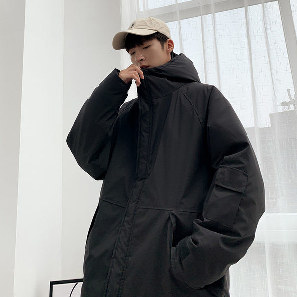 Modern, széles férfi kabát kapucnival