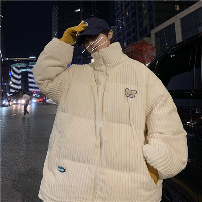 Férfi kabát magas gallérral és hímzett macival