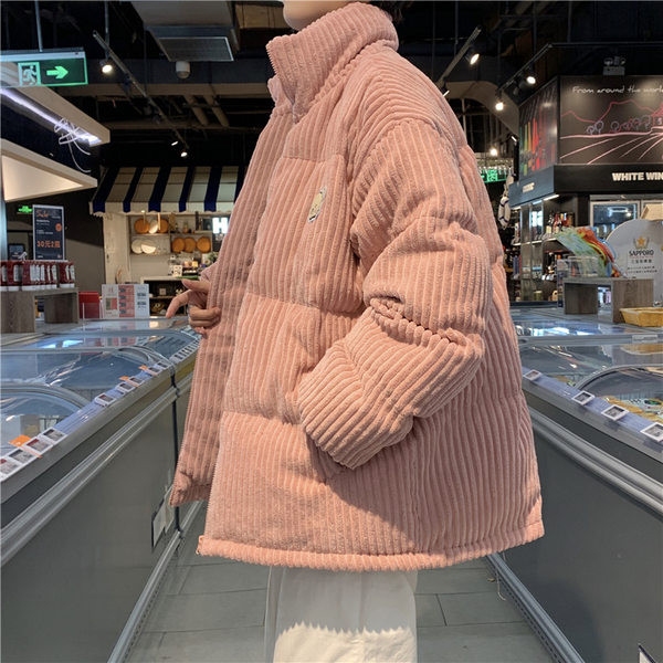 Férfi kabát magas gallérral és hímzett macival