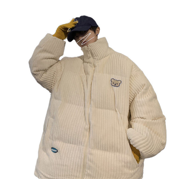 Férfi kabát magas gallérral és hímzett macival