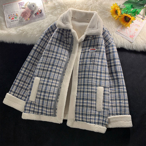 Kockás férfi pehelykabát emblémával