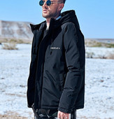 Meeste talvejope kapuutsiga ja musta värvi pealdisega