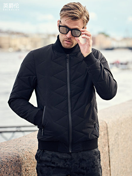 Modern férfi téli kabát ovális nyakkivágással, fekete színben