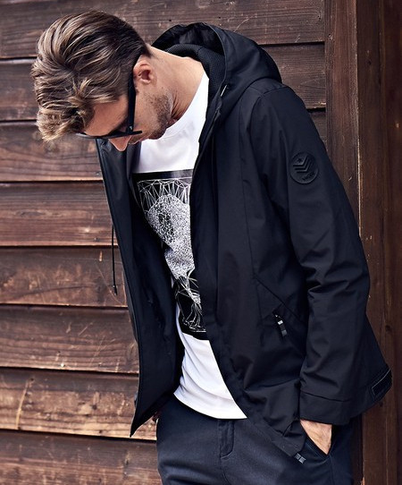 Férfi tavaszi kabát kapucnival