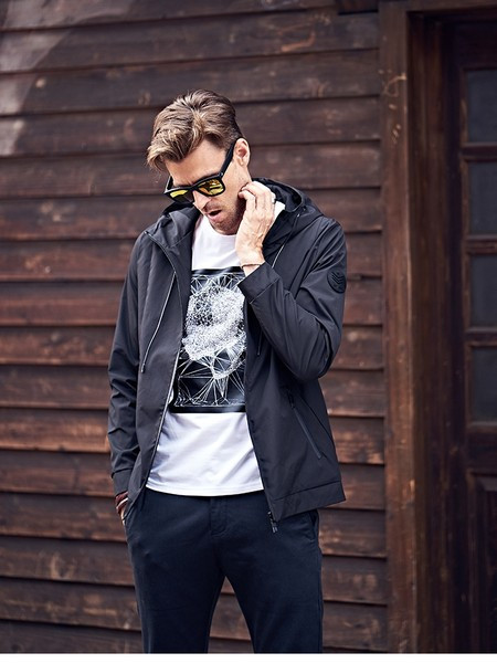 Férfi tavaszi kabát kapucnival