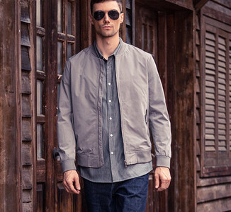 Férfi tavaszi-őszi kabát cipzárral