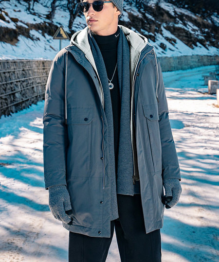 Mindennapi férfi kabát felirattal