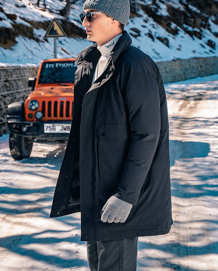 Mindennapi férfi kabát felirattal