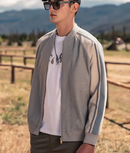 Férfi őszi kabát klasszikus gallérral és cipzárral