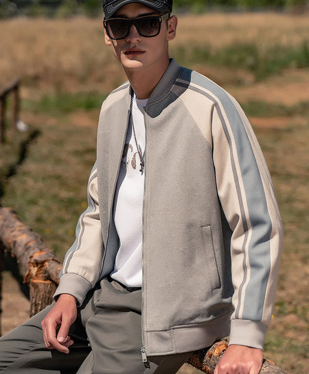 Férfi őszi kabát klasszikus gallérral és cipzárral