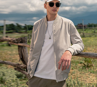 Stílusos férfi dzseki vékony modell cipzárral