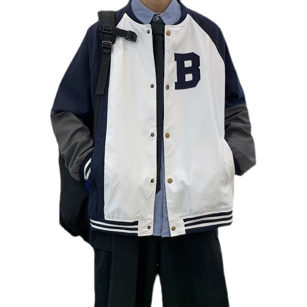 Férfi tavaszi kabát hímzett felirattal és gombokkal