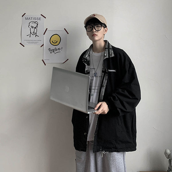 Férfi tavaszi kabát gombokkal