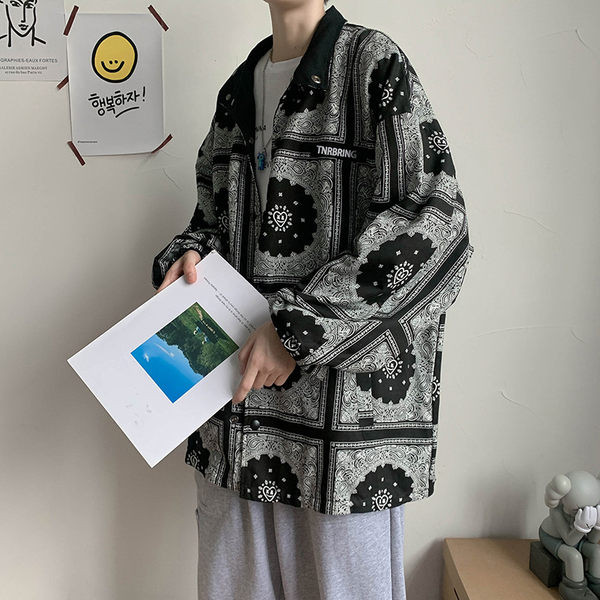 Férfi tavaszi kabát gombokkal