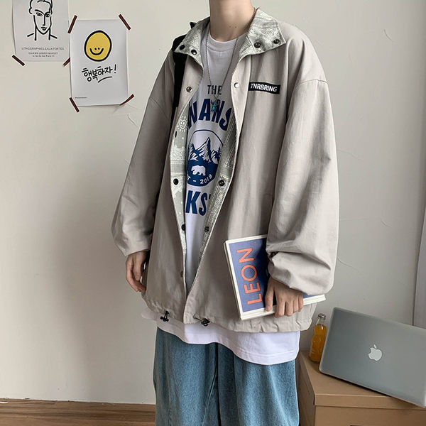 Férfi tavaszi kabát gombokkal