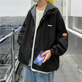 Muška proljetna jakna s patentnim zatvaračem na kapuljaču i džepovima