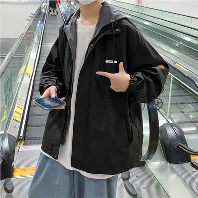 Muška proljetna jakna s patentnim zatvaračem na kapuljaču i džepovima