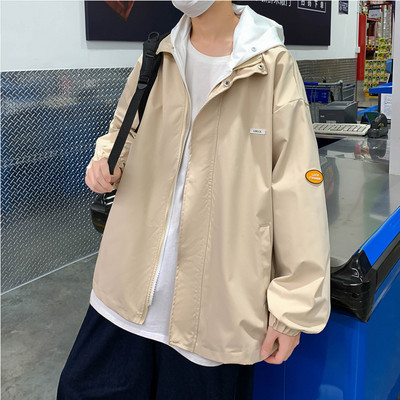 Muška proljetna jakna s patentnim zatvaračem na kapuljaču i džepovima