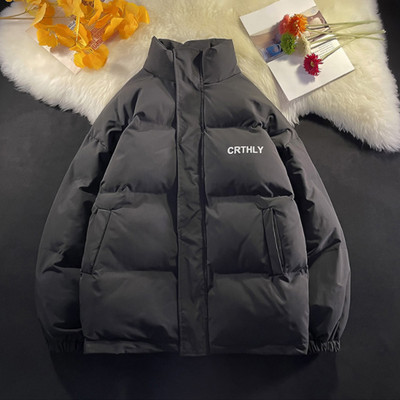 Férfi téli kabát gombokkal és magas gallérral