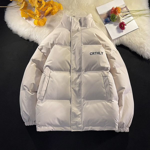 Férfi téli kabát gombokkal és magas gallérral