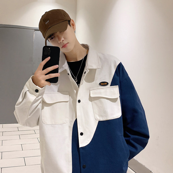 Vékony tavaszi-őszi kabát zsebekkel és gombokkal