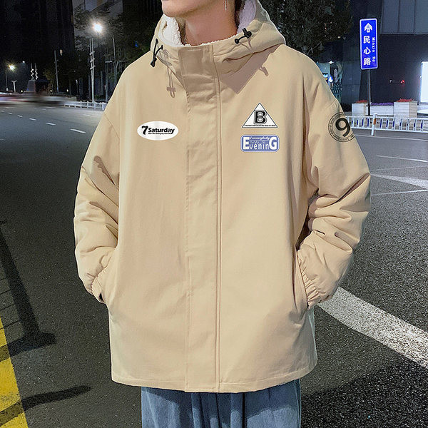 Új modell bélelt férfi dzseki emblémákkal és kapucnival