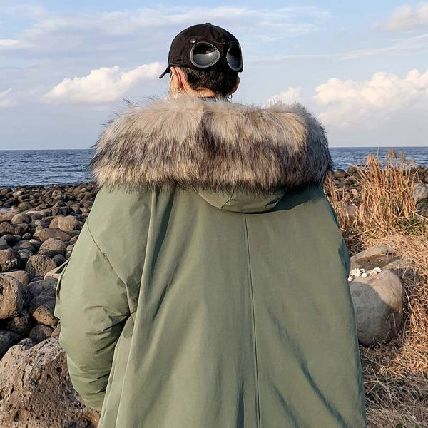 Téli kabát tollal és zsebekkel, három színben