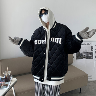 Férfi téli kabát három színben gombokkal, felirattal