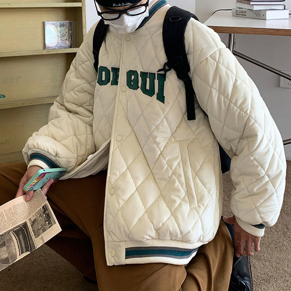 Férfi téli kabát három színben gombokkal, felirattal