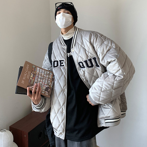 Férfi téli kabát három színben gombokkal, felirattal