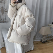 Férfi széles kabát magas gallérral és gombokkal