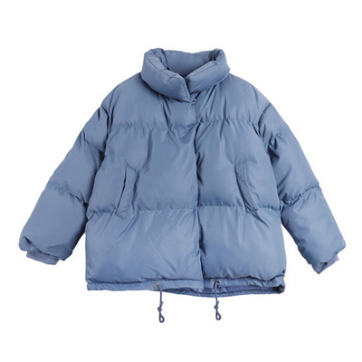 Férfi széles kabát magas gallérral és gombokkal