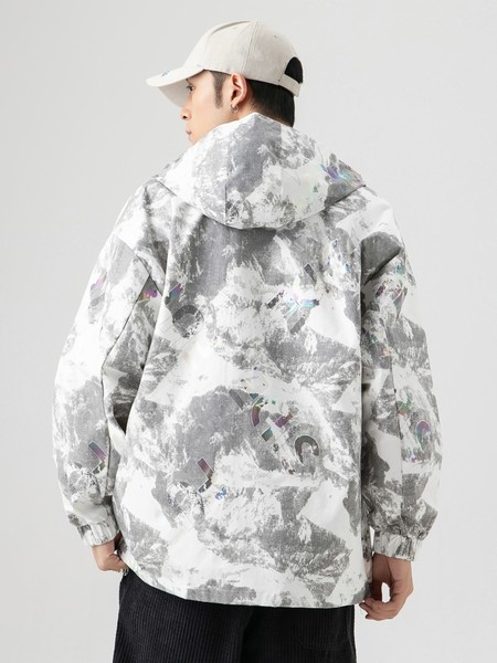 Terepszínű férfi tavaszi kabát kapucnival és felirattal