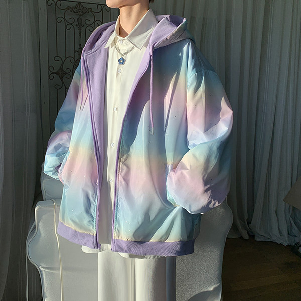 Férfi tavaszi kabát kapucnival és zsebekkel