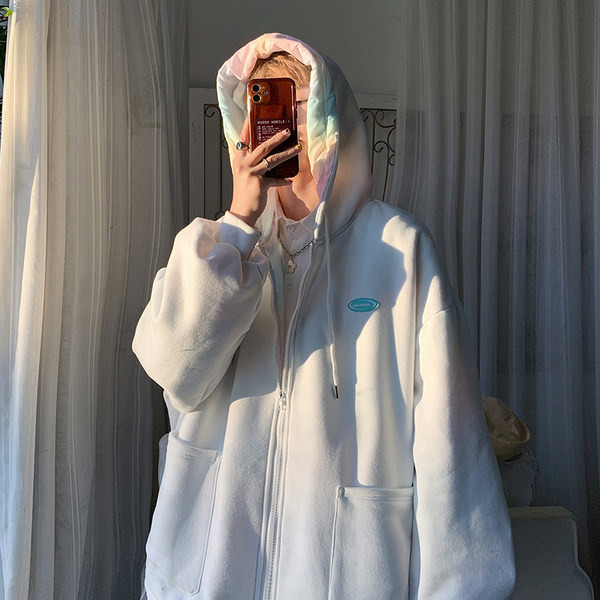 Férfi tavaszi kabát kapucnival és zsebekkel