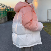 Modern, kétszínű férfi kabát kapucnival