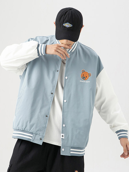 Tavaszi férfi kabát fekete és kék gombokkal